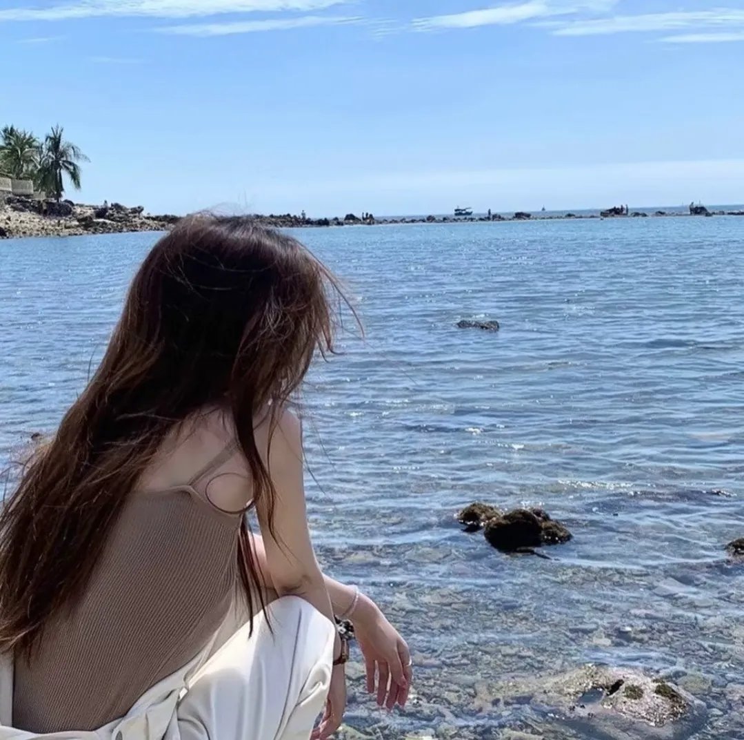 男爵的同桌小女生